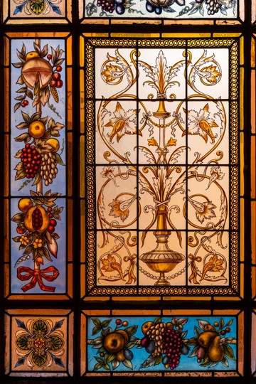 Az Andrássy út 3-as szám alatt álló Saxlehner palota egyik patinás ablaka