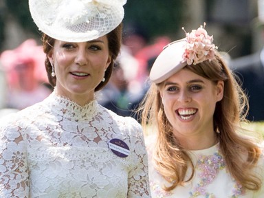 Végtelenül kínos videó terjed Katalin hercegnéről és Beatrix hercegnőről, még nézni is fáj