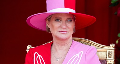 Kiakadtak az alattvalók Delphine belga hercegnő ruháján: sokak szerint illetlenség volt ilyet felvennie