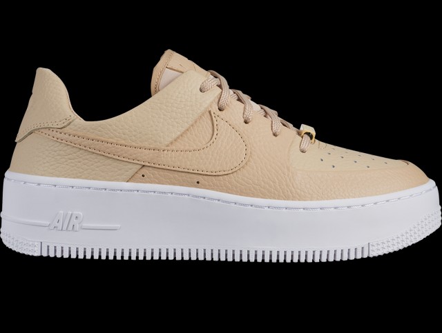 Bőrcipő NIKE-Pig Shoes 33990 Ft