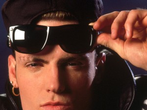 Új őrület: szemöldökhasítás!