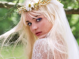 Magyar pornósztár bőrébe bújt Miranda Kerr - Cicciolina, a divatikon