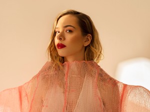 Szécsi Böbe várva várt szóló albuma megjelent, hallgasd meg itt