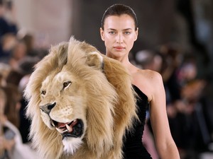 Divat helyett sokszor csak botrányokról szólnak a kifutók, de rendben van ez így?