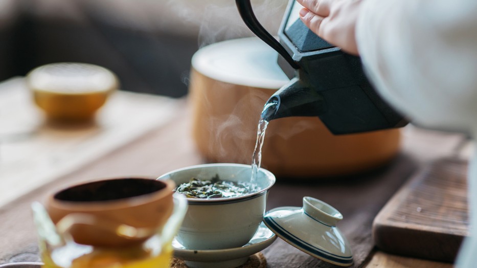 A forró tea és a forró kávé kortyolgatása hangulatosnak tűnhet, de valójában nagyon káros