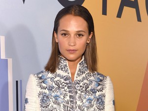 Alicia Vikander először mutatta meg a jegygyűrűjét