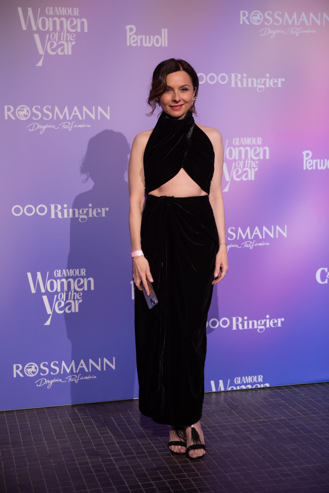 Zséda megmutatta, hogy a dögös dekoltázs lehet hastájékon is