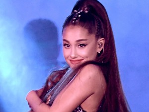 Ariana Grande-t ismét eljegyezték? Új gyűrű van az ujján, de vajon mit jelent?