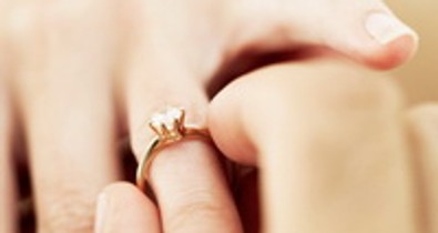 Miért ne kérd meg a pasid kezét?