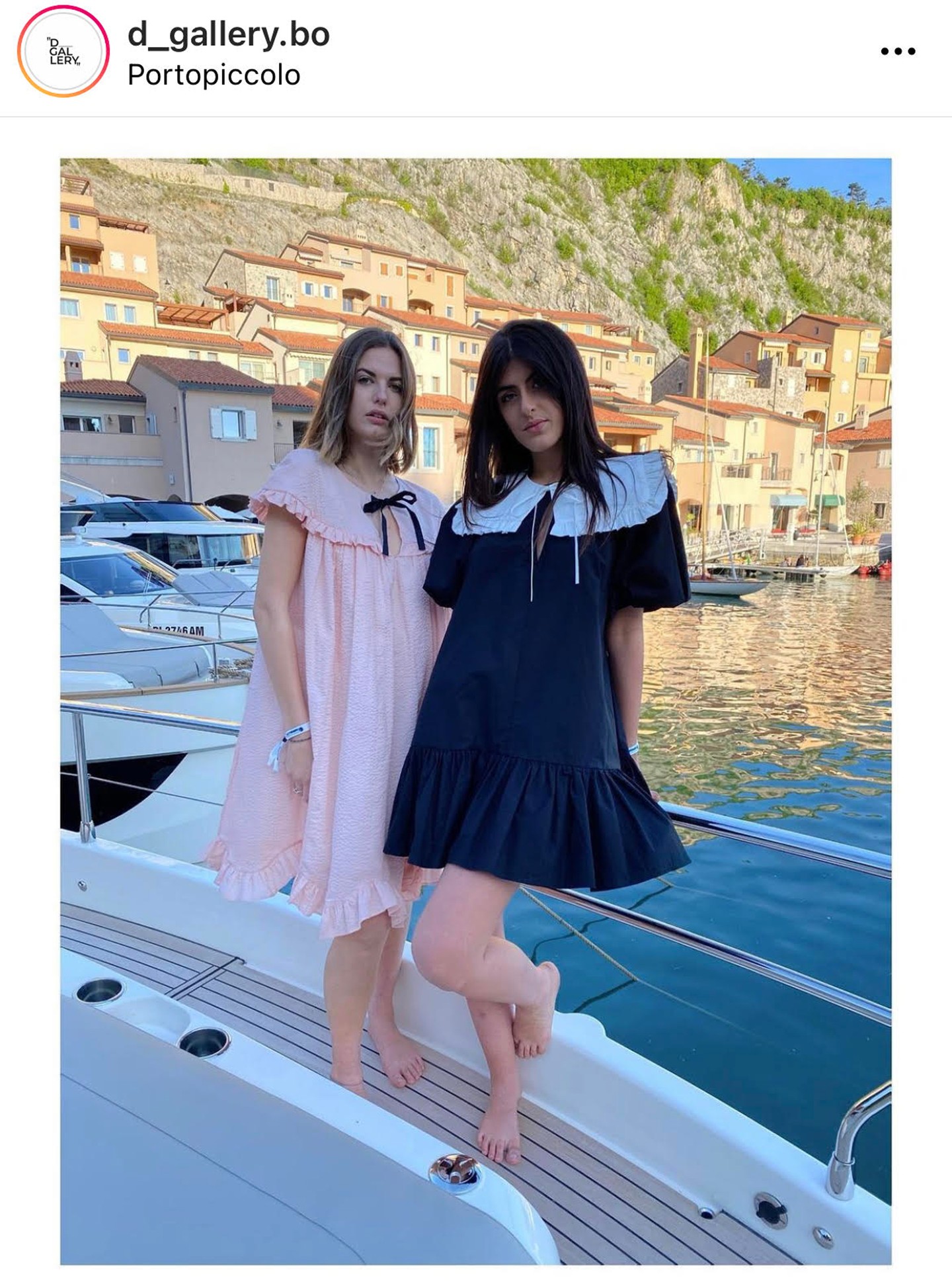 Bonts vitorlát ilyen sikkes partiruhákban, mint amilyet Claudia és Rona visel.