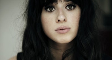 Foxes Nagy-Britannia új popreménysége, de csak pont olyan lány, mint te!