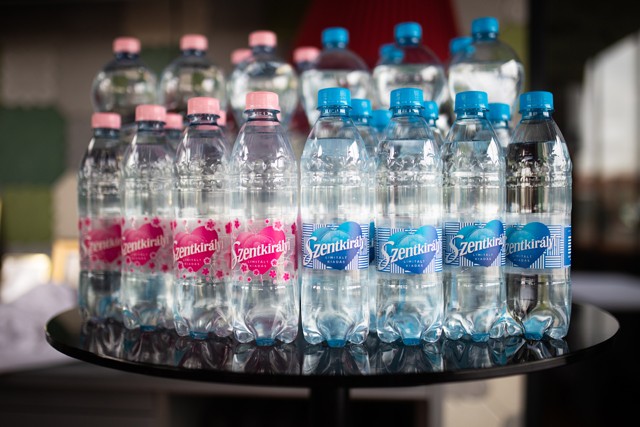 Tehetséges hazai divattervezők álmodtak új külsőt a Szentkirályinak