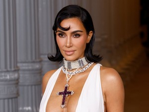 Kim Kardashian rövid hajjal érkezett a párizsi divathétre, első látásra fel sem ismertük