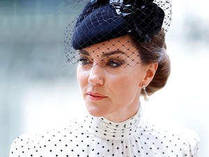 Katalin hercegné élete egyik legszebb ruhájában tündökölt, nem is akárki előtt tisztelgett