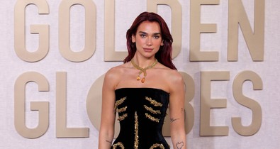 Dua Lipa úgy viseli a melltartóját az utcán, ahogy senki más