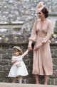 Nővére, Pippa Middleton és James Matthews 2017-es esküvőjén egy egyedi, púderrózsaszín Sarah Burton kreációban tündökölt, amit Gianvito Rossi velúr magassarkúkkal és egy rózsás Jane Taylor kalappal egészített ki.