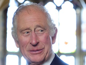 Károly király gyászol, borzalmas veszteség érte