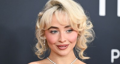 Erre nem voltunk felkészülve: ennyit ér Sabrina Carpenter gyémántnyaklánca, amit a Grammy-gálán viselt