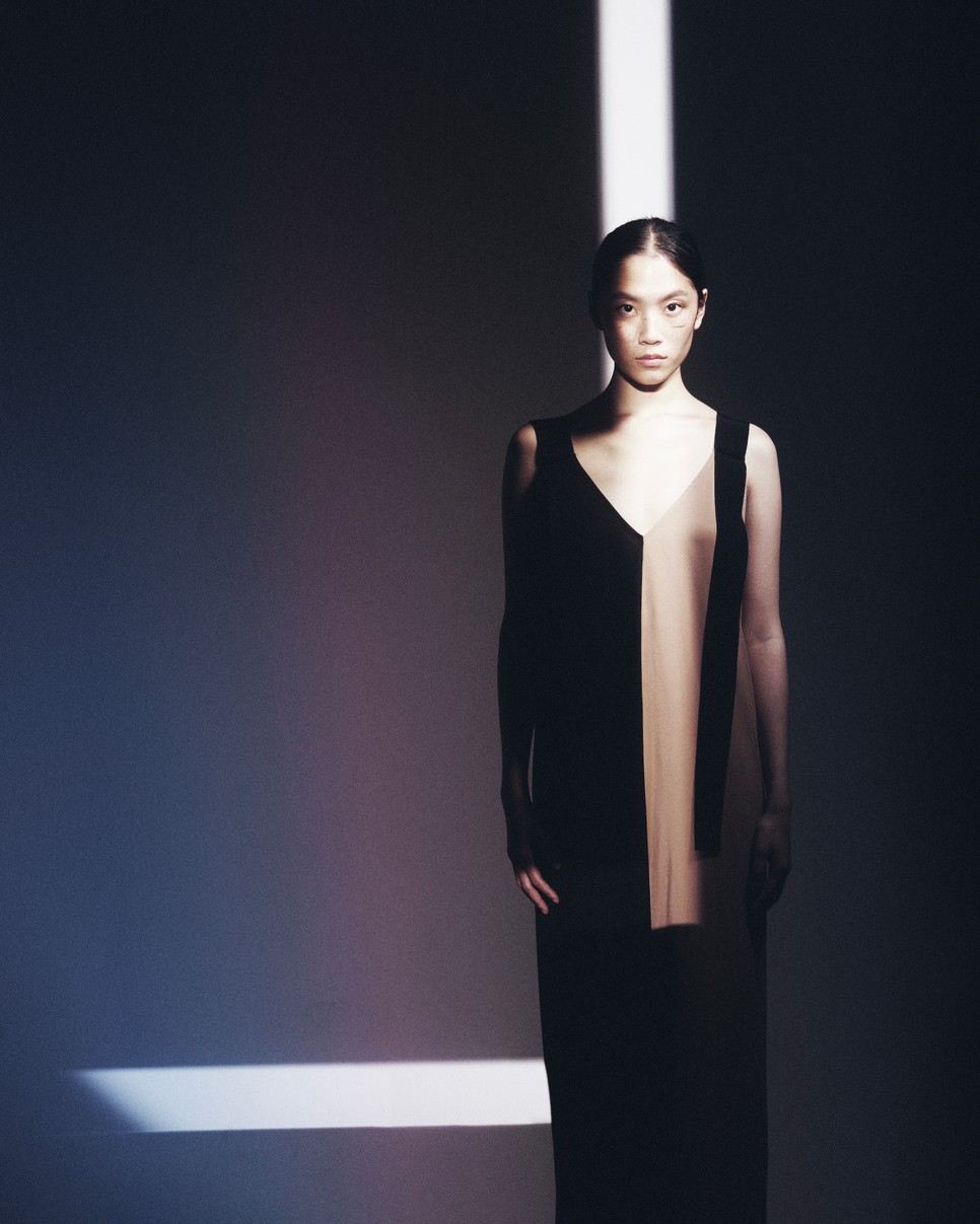 A Nubu ruhái mellett láthatóak Maurer Dóra alkotásai a Nubu házban