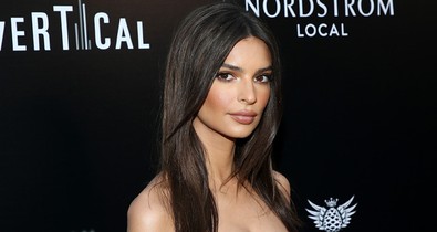 Végre tudjuk, miért szeret ennyire pucérkodni Emily Ratajkowski