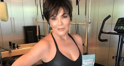 Kris Jenner magasról tesz a világra! Így bulizik egy jachton!