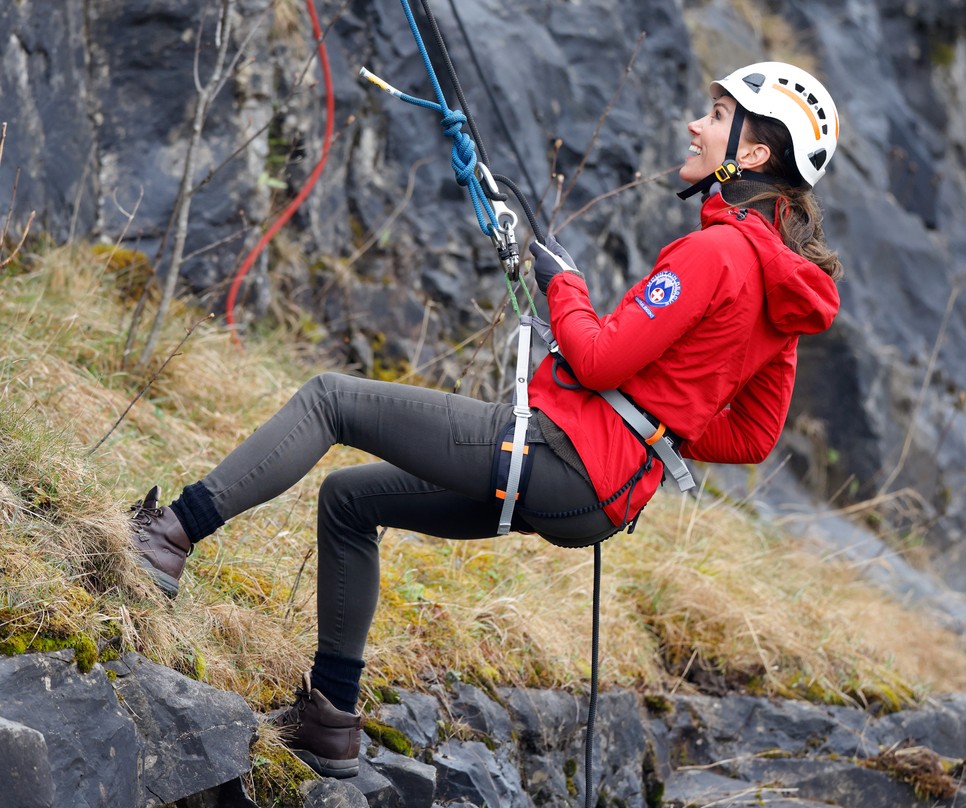 Katalin hercegné megtanult ereszkedni a hegyimentőkkel