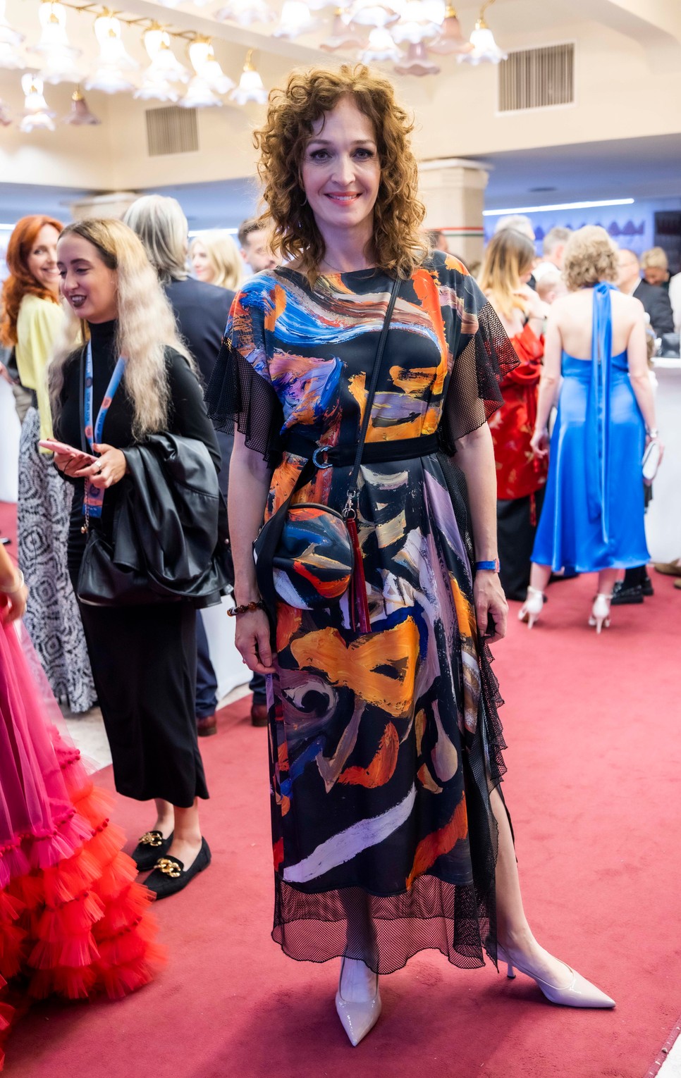 Horváth Lili színésznő szatén ARTISTA ruháját Kovásznai György Caira című festményének mozgalmassága inspirálta