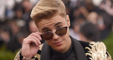 Justin Bieber pucér felsőtesttel flangált az utcán!