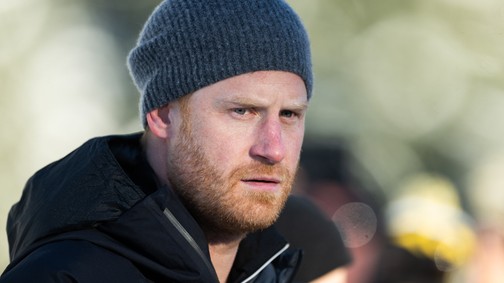 Borzasztóan kellemetlen helyzetbe került Harry herceg, valósággal felháborodott a nagynénjei reakcióin