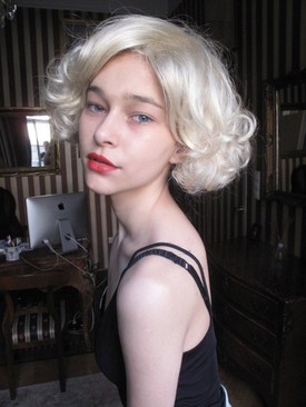 Eszter, a Visage modellje