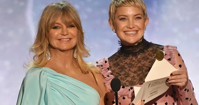 Ha úgy fogunk kinézni fürdőruhában 72 évesen, mint Goldie Hawn, hálát adunk az égnek!