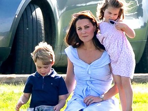 Elolvadsz! Sarolta bukfencezik, György gyalogpólózik - hétvégi piknik a hercegi családban