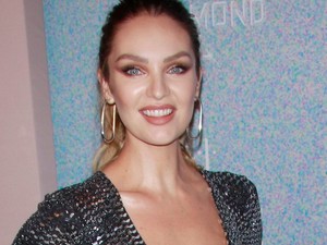 Újra menő a diszkógömbnek öltözni? Gigi Hadid és Candice Swanepoel is ilyet viselt