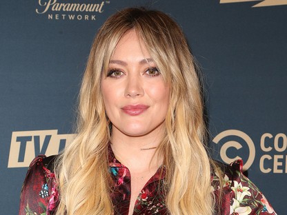 Hilary Duff két óriási trendet is visszahozott a divatba