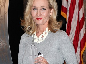 Érkezik az újabb JK Rowling könyv!