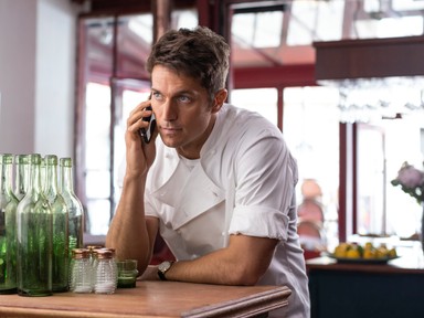 Az Emily Párizsban séfje, Lucas Bravo véres arccal lépett kifutóra