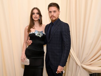 Exkluzív fotók! Palvin Barbara és férje, Dylan Sprouse Magyarországra érkeztek, csak úgy izzott köztük a levegő a vörös szőnyegen