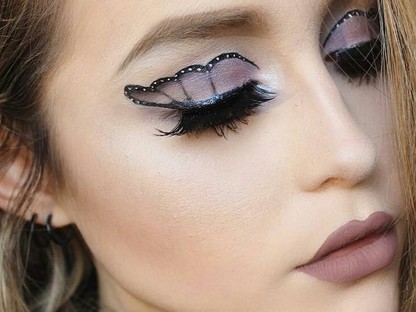 Őrület! Víz alatt sminkeli ki magát TÖKÉLETESEN ez a lány! 