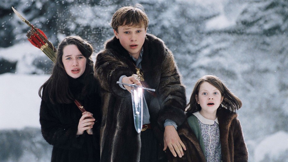 A Narnia-filmek bájos kislánya, Georgie Henley gyönyörű nővé cseperedett