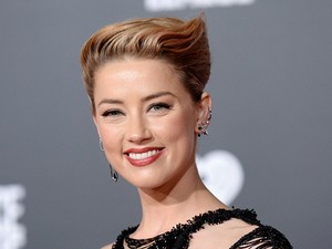 Amber Heard annyira tökéletes volt ebben a ruhában