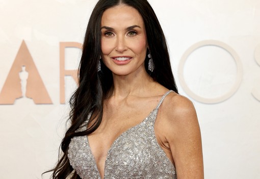 Egy pillanatra kihagyott a lélegzetünk Demi Moore Oscar-gálán viselt ruhájától, ami maga a meztelen álom