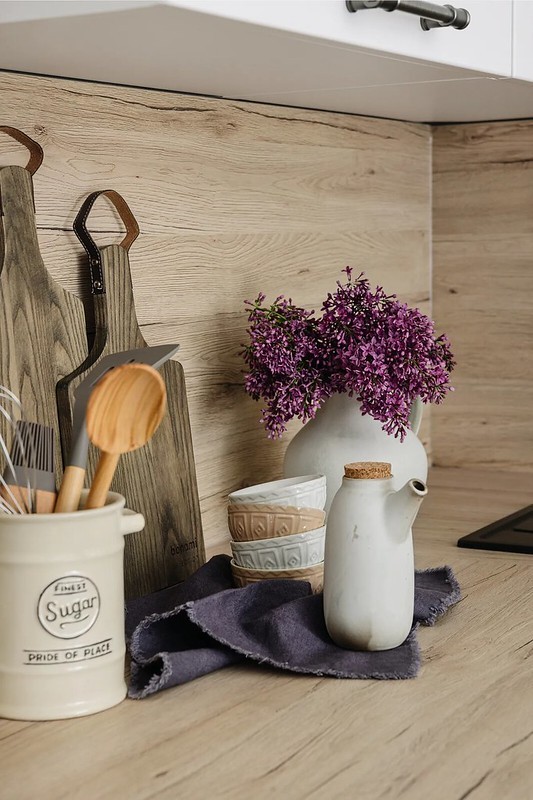 A grandmacore stílus esszenciája a Bonami válogatásában – nosztalgikus hangulat, meleg színek és egyedi darabok, amelyekkel az otthonod igazi lélekkel teli térré válik