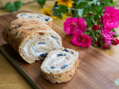 Különleges csemege: répás-diós tekercs szőlővel