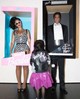 Beyoncé Barbie-ként és Jay Z Kenként, dobozban, akiket Blue Ivy bámul maga a tökély.