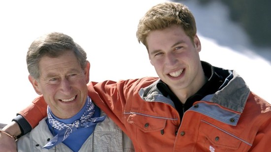 10 fotó a fiatal Károly hercegről, amin kísértetiesen hasonlít Vilmos hercegre