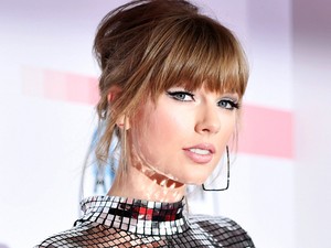 Taylor Swift a Mikulás legdögösebb krampusza ebben a szettben