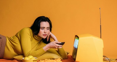 Félelmetes dolog történhet a testeddel, ha napi 2 órát tévézel: a szakemberek is figyelmeztetnek