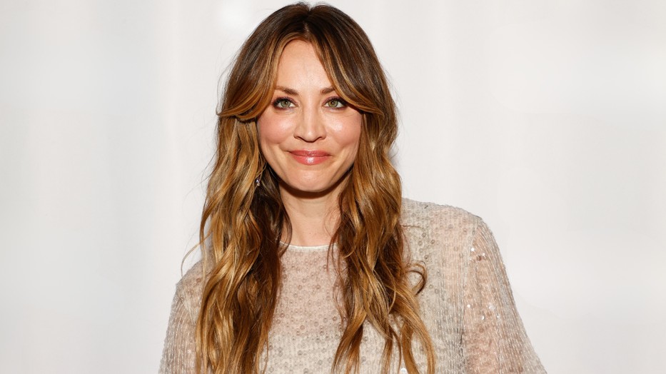 Az Agymenők sztárja intim családi pillanatot osztott meg, Kaley Cuoco csak úgy ragyog a boldogságtól