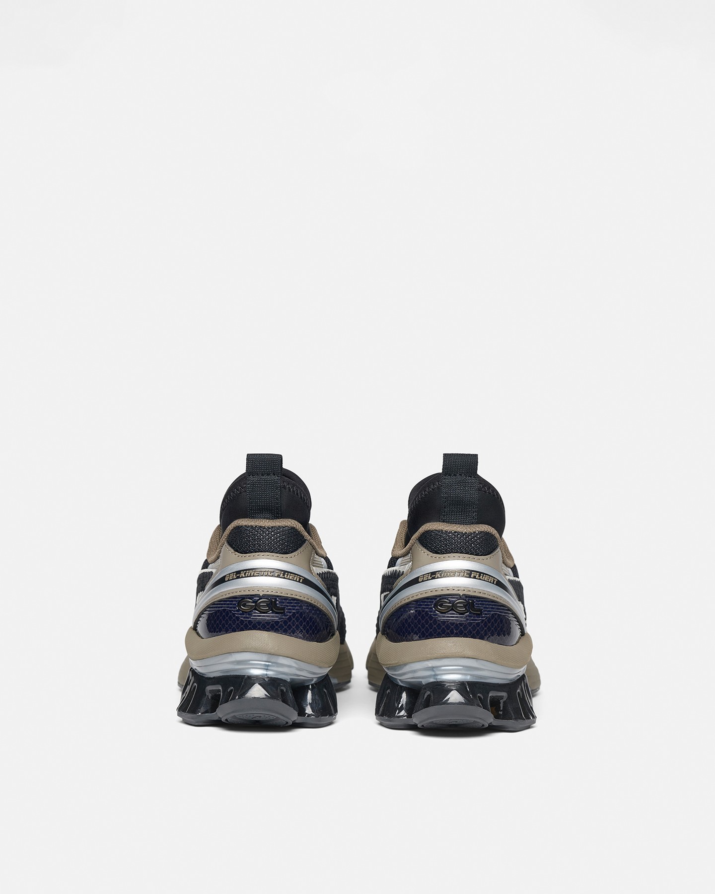 Nanushka X ASICS modell