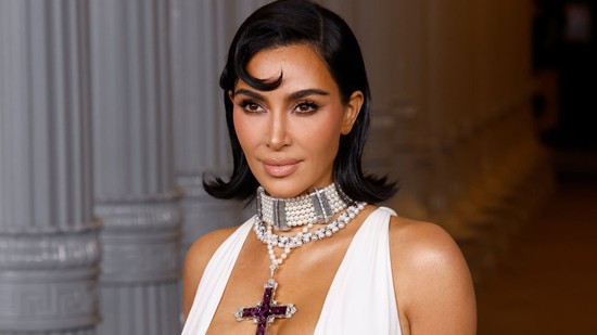 Kim Kardashian rövid hajjal érkezett a párizsi divathétre, első látásra fel sem ismertük